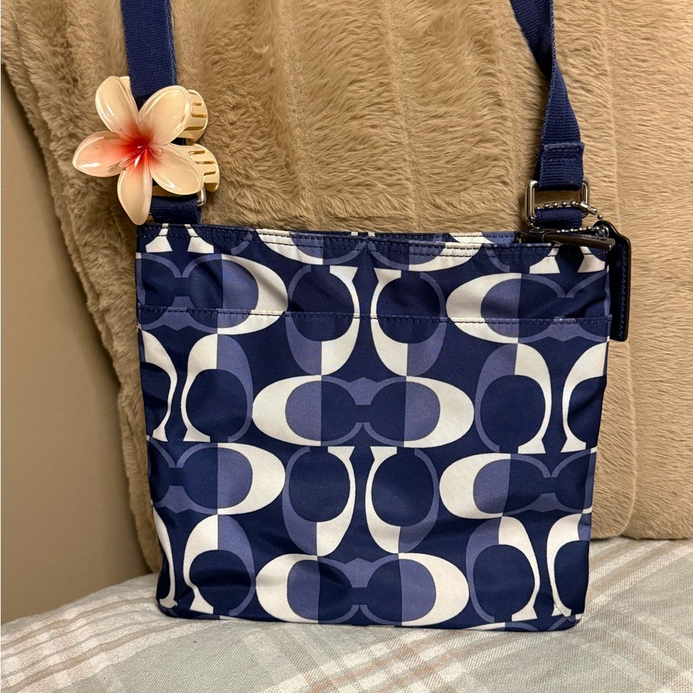 ⚓️ Coach Poppy Getaway Signature Nylon File Bag - RARE Limited Edition⚓️ 🌊 - Picture 3 of 4